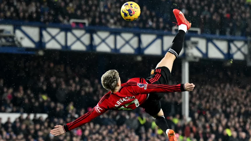 Man Utd thrash Everton