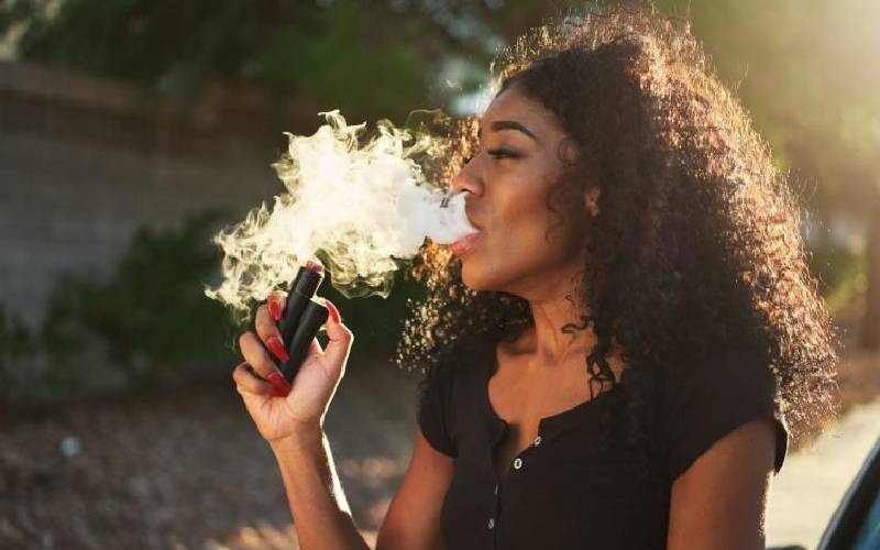 UK bans disposabl vapes